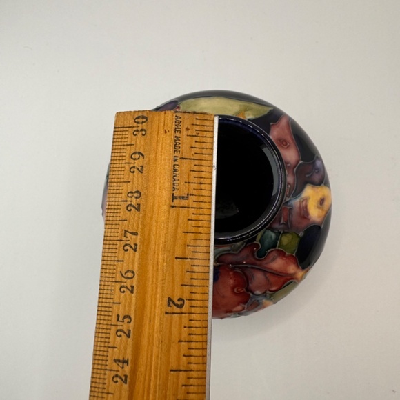 William Moorcroft Spotted Ruffled Orchid or Ruffled Lady Slipper petite vase - Picture 9 of 11